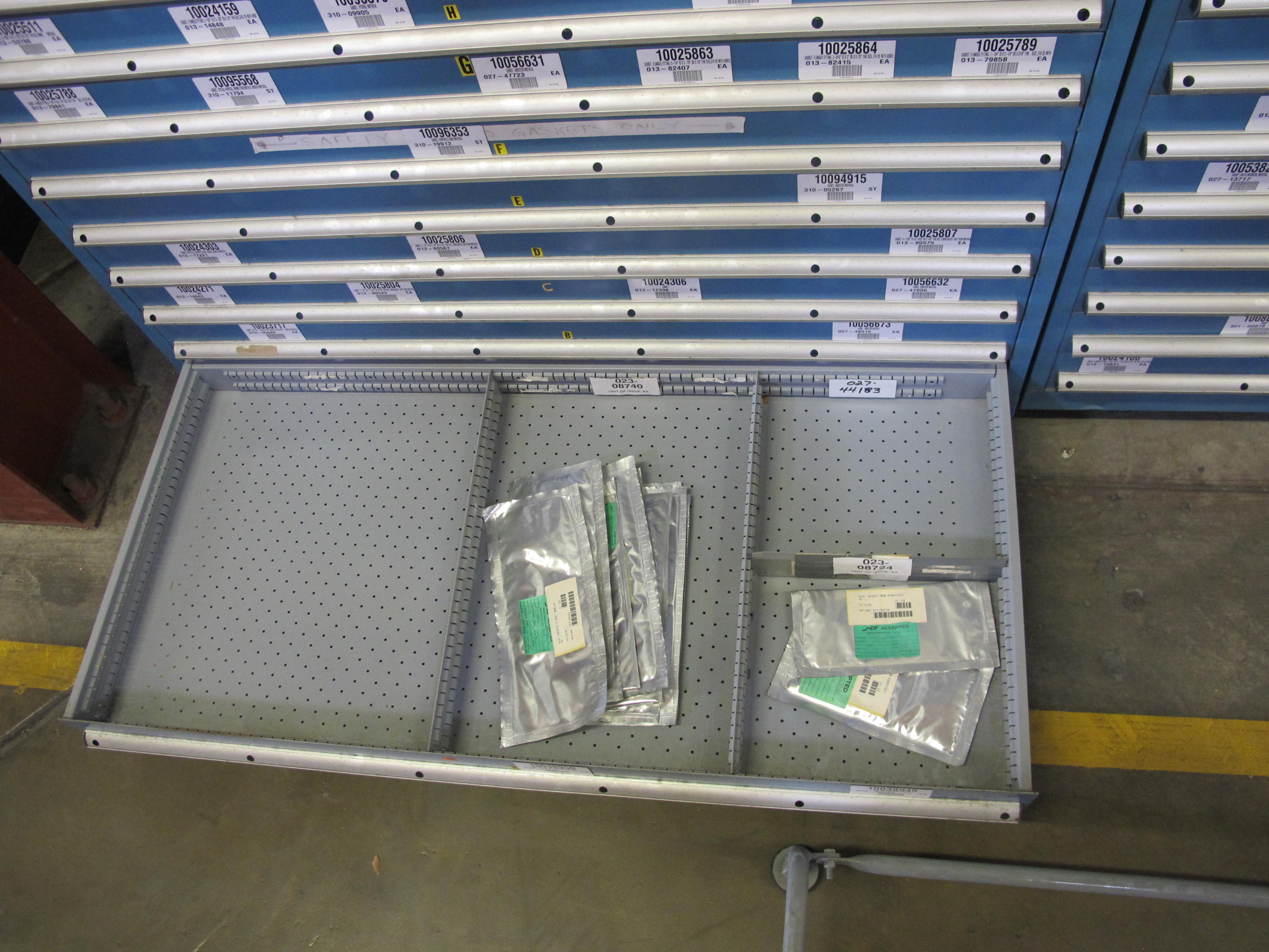 LISTA HEAVY DUTY 9-DRAWER PARTS CABINET W/ CONTENTS (W-50) LOADING & HANDLING FEE $25-